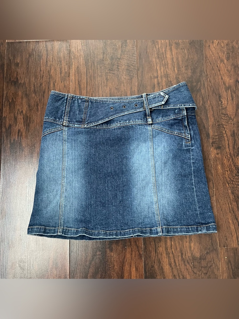 Cache Y2K Belted Denim Mini Skirt Dark Wash Buckle Waist Size 8